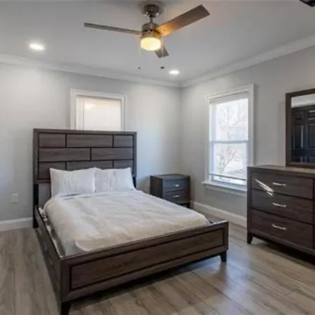 Home Away From Home On Lasalle - 3 Bd 2 Bth Slps 6